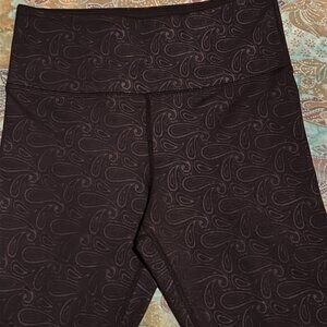 Zyia Black Splash Print Crop Leggings Women’s Size 4